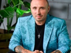 Czadoman przyjmuje księdza po kolędzie. A co z kopertą? "U nas jest ZAWSZE"