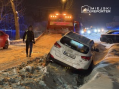 Zdarzenie drogowe na przejściu dla pieszych. Piesza i kierowca ukarani mandatami
