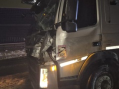 Ciężarówka staranowała piaskarkę. Duże utrudnienia w ruchu na ekspresówce