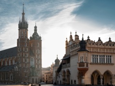 Nocleg blisko głównych atrakcji — top lokalizacje na zimowy city break w Krakowie