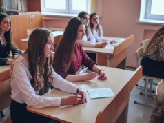 Drugi język obcy obowiązkowy od 7 klasy. "Nie chcę, by syn uczył się rosyjskiego"