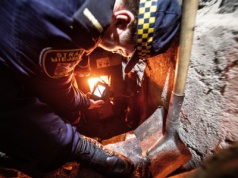 Tym nie wolno palić w domowych piecach. Kara może wynieść do 5 tys. zł. "Straż miejska nie ma litości"