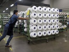 Miał być rozwiązaniem, okazał się problemem: Eksperci o poliestrze z recyklingu