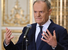 Donald Tusk zapowiadał, że odbierze pieniądze Kościołowi. Szansa na to niedługo przepadnie
