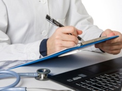 Tyle godzin pracował lekarz rekordzista z Sosnowca. "System na to pozwala"