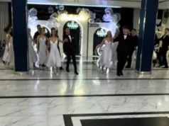 Walc maturzystów z Łukowa oczarował internautów. "Pięknie. Aż chce się patrzeć"