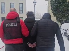 Zaprosili 17-latka na spotkanie, pobili go i skopali. Wszystko nagrywali