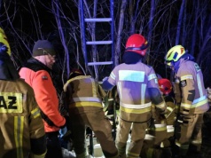 Dziecko wpadło do studni przy stacji narciarskiej na Chełmie. Wieczorna akcja służb (Galeria)