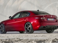 Nowe auto o 100 tys. zł taniej. Stoją latami, bo nikt ich nie chce