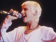 Jej życie nie było usłane różami. Irlandzką gwiazdę znaleziono w wannie