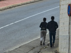 Prawie 100 dzieci rezygnuje z azylu, by nie opuszczać Kanarów