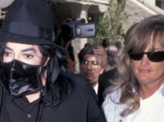 Tak dziś wygląda była żona i matka dzieci Michaela Jacksona. Debbie Rowe walczyła z rakiem i po latach pojednała się z córką