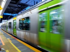 Awaria w dostawie prądu powoduje zatrzymanie kolejki podmiejskiej w Tokio