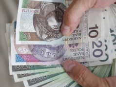 1000 zł zapomogi. Zanim wypłacą, trzeba pokazać wypłatę