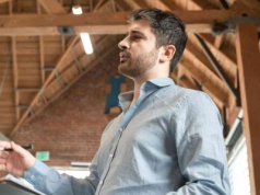 Drobna wada psuje cały efekt. Oto jak zostać wiarygodnym mówcą