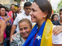 Medal w zamian za władzę? Liderka wenezuelskiej opozycji przekazuje Trumpowi swoją nagrodę