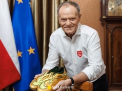 Złote buty Donalda Tuska na aukcji WOŚP. Premier obiecał coś jeszcze