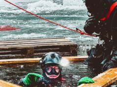 Nurkowie-minerzy przeprowadzili akcję wydobycia niebezpiecznych materiałów z dna jeziora