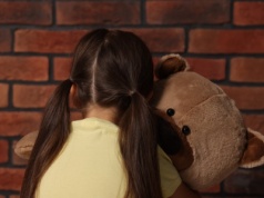 Choroba Julki dla lekarzy była zagadką. Okazało się, że okalecza ją własna matka