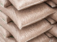 Pellet nagle zaczął dymić i śmierdzieć? „Myślałem, że to wina sprzedawcy”