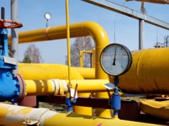 Spadają rezerwy gazu w podziemnych magazynach, ceny surowca mocno w górę. W Polsce zero paniki