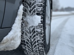 Zimą może oderwać błotnik. Wystarczy jeden błąd z nadkolami, który popełnia prawie każdy