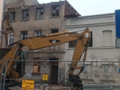 Kilka dni potrwa rozbiórka tego, co zostało z kamienicy w centrum Inowrocławia