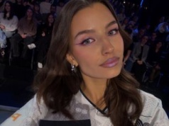 "Glitchy glam make-up" to hit 2026 roku. Wieniawa już go nosi