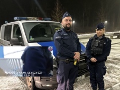 W ostatnim momencie! Policjanci uratowali 16-latkę na moście