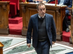 Francja pozostaje w niepewności. Odrzucenie budżetu może skutkować rozpisaniem wyborów