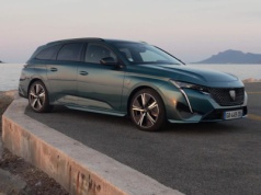 2-3 letnie używane kombi. Peugeot 308 SW III to nowoczesny model z pięknym, praktycznym wnętrzem. Przegląd ofert