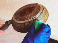 Ten patent to złoto. Moje stare patelnie lśnią jak nowe