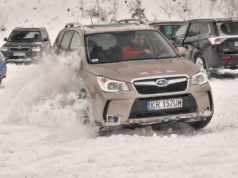 71% Polaków chce zakazu jazdy zimą na letnich oponach. „To realne zagrożenie dla życia”