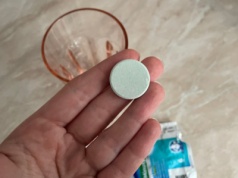 Jedna tabletka i cały syf znika wraz z pianą. "Nie muszę szorować"