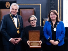 Agnieszka Holland z nagrodą Karola IV. „Uczy nas patrzeć na historię i współczesność z empatią i humanizmem”