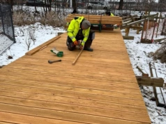 Wykorzystali mrozy do budowy pomostu. To nowe połączenie dwóch ulic