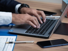 Podszywali się pod prawników. 53-latek stracił 14 tysięcy złotych