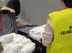 Myślał, że uda mu się przemycić 70 kg narkotyków. 64-latek wpadł na lotnisku Chopina