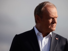 Awantura o prom Jantar Unity. Tusk uderza w PiS. "Pamiętacie rdzewiejącą stępkę Morawieckiego?"