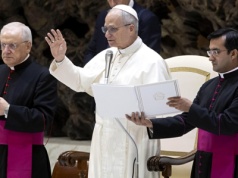 Watykan: Leon XIV powraca do publicznego obmywania stóp w Wielki Czwartek