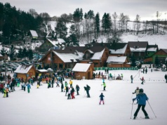 Nie trzeba jechać w Tatry, by poszusować na stoku. To miejsce cię zaskoczy