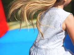 Prawie połowa sal zabaw to pułapki! UOKiK alarmuje rodziców