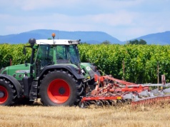 W co dziś naprawdę inwestuje polski rolnik, maszyny czy budynki?