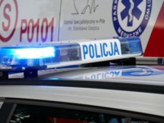 Kierująca Cuprą uderzyła w drzewo, trafiła do szpitala