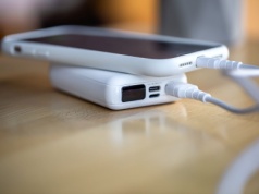 Powerbanki w samolotach zostaną zakazane? Seria pożarów na pokładach