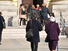 Co ateista powinien odpowiedzieć na "Szczęść Boże"? Wyjaśniamy