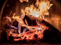 Od 2026 roku nie będzie można palić drewnem? Rolnicy powinni to wiedzieć