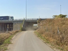 Francuski napad na dwa zestawy z elektroniką – akcja z siekierami, pod wiaduktem