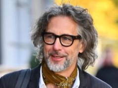 RZADKI WIDOK: Szymon Majewski pochwalił się zdjęciem z żoną. Okazja była wyjątkowa: "Co za wspaniała kobieta!" (FOTO)