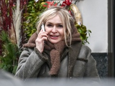 Monika Olejnik pozuje w bikini. Gwiazda TVN odsłoniła umieśniony brzuszek